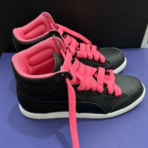 Puma Women’s Size 8 Never Worn